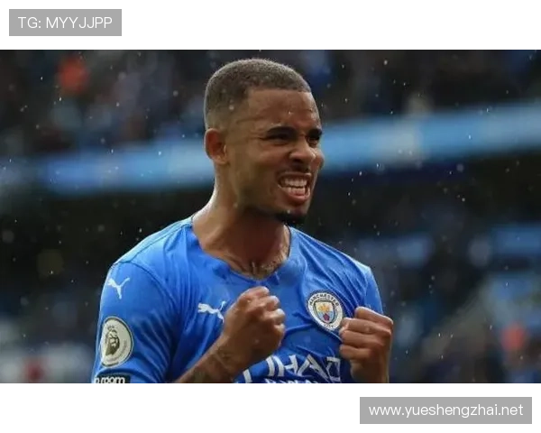 莱万佩戴面具恢复训练 是否能出战毕包成疑